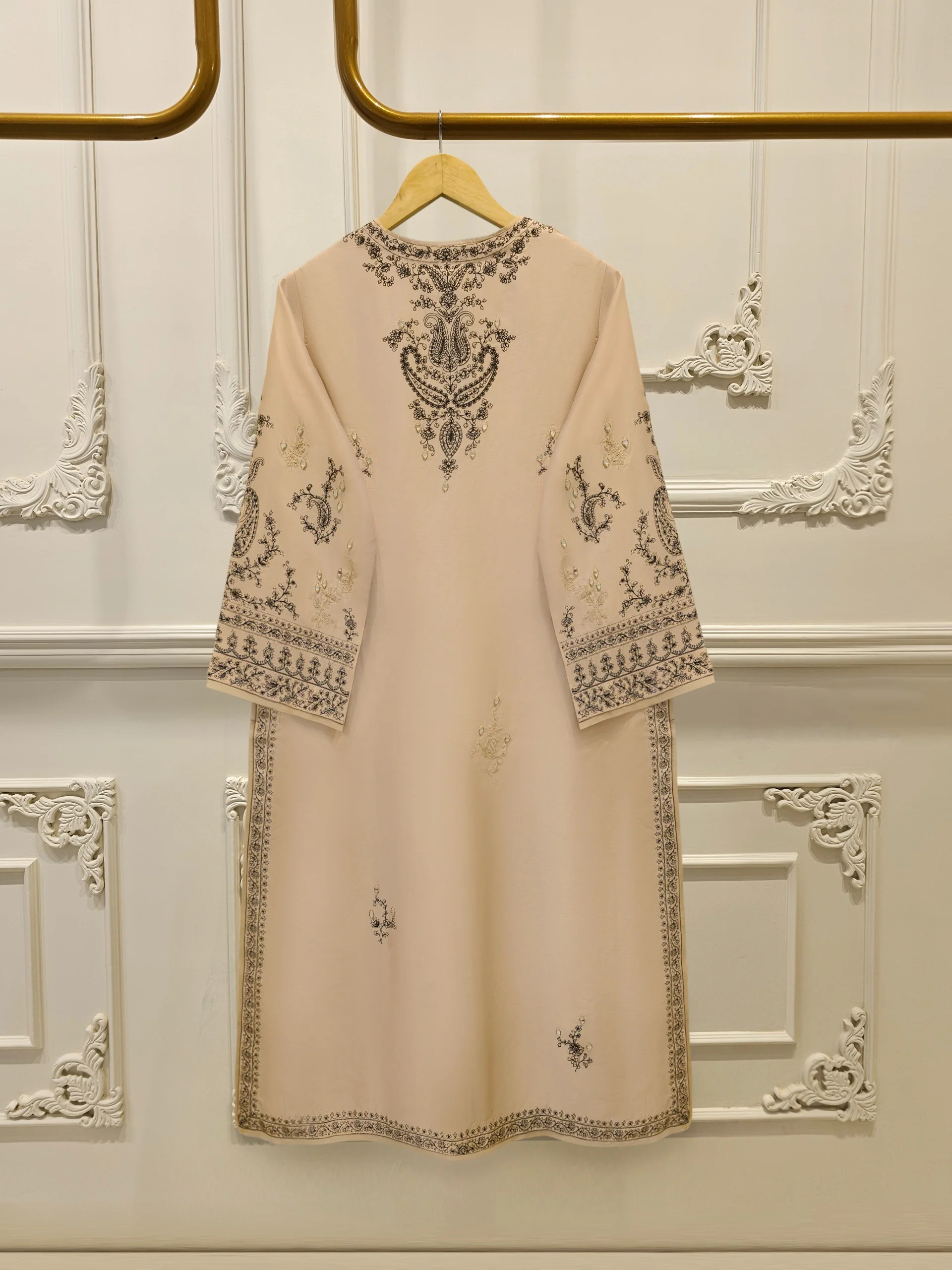 3 Piece- Pure Sheesha Silk Embroidered Suit S114239 - Image 5