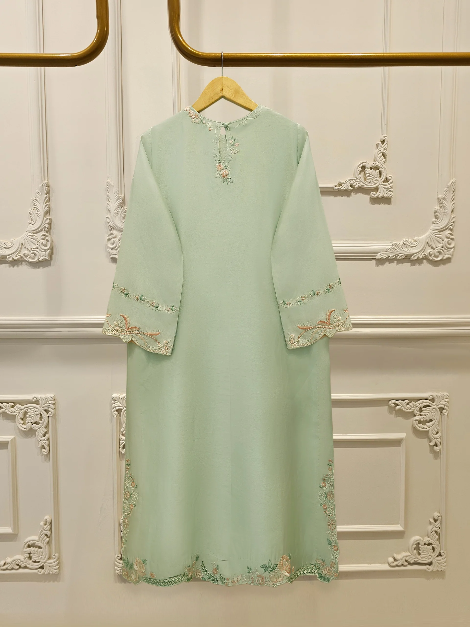 3 Piece- Pure Sheesha Silk Embroidered Suit S113491 - Image 5