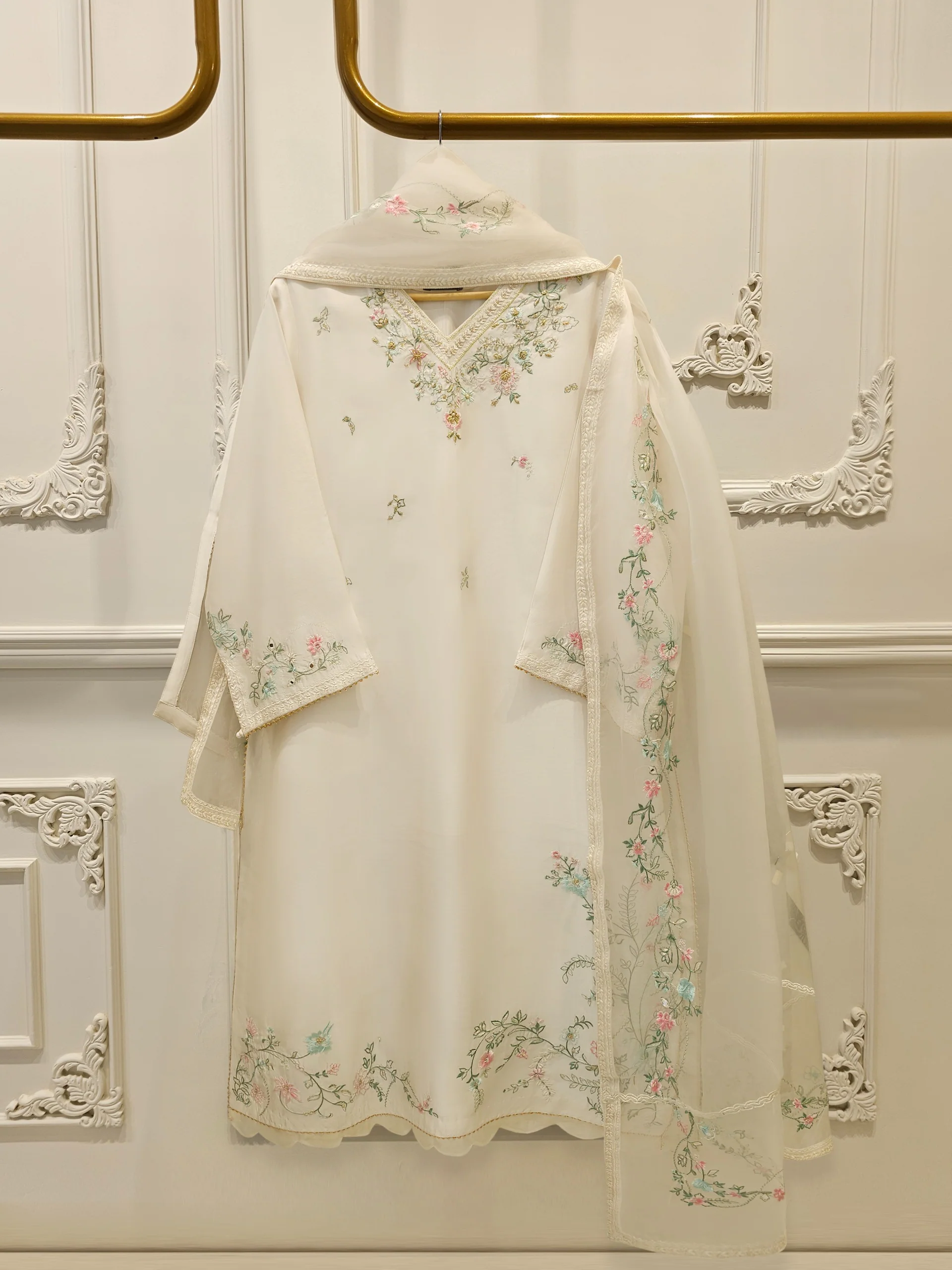 3 Piece- Pure Sheesha Silk Embroidered Suit S113718