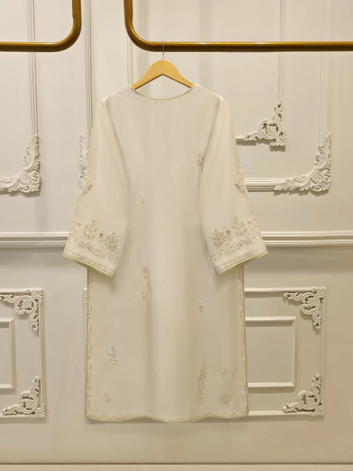 3 Piece- Pure Sheesha Silk Embroidered Suit S113806 - Image 5