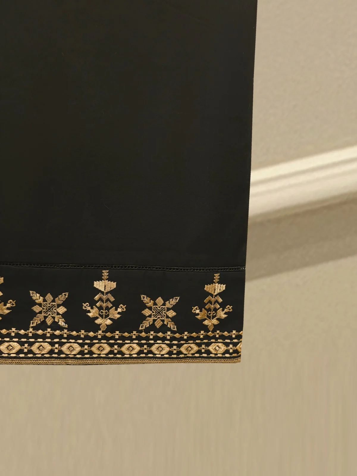 Embroidered Lawn Shalwar PNT0388 - Image 2