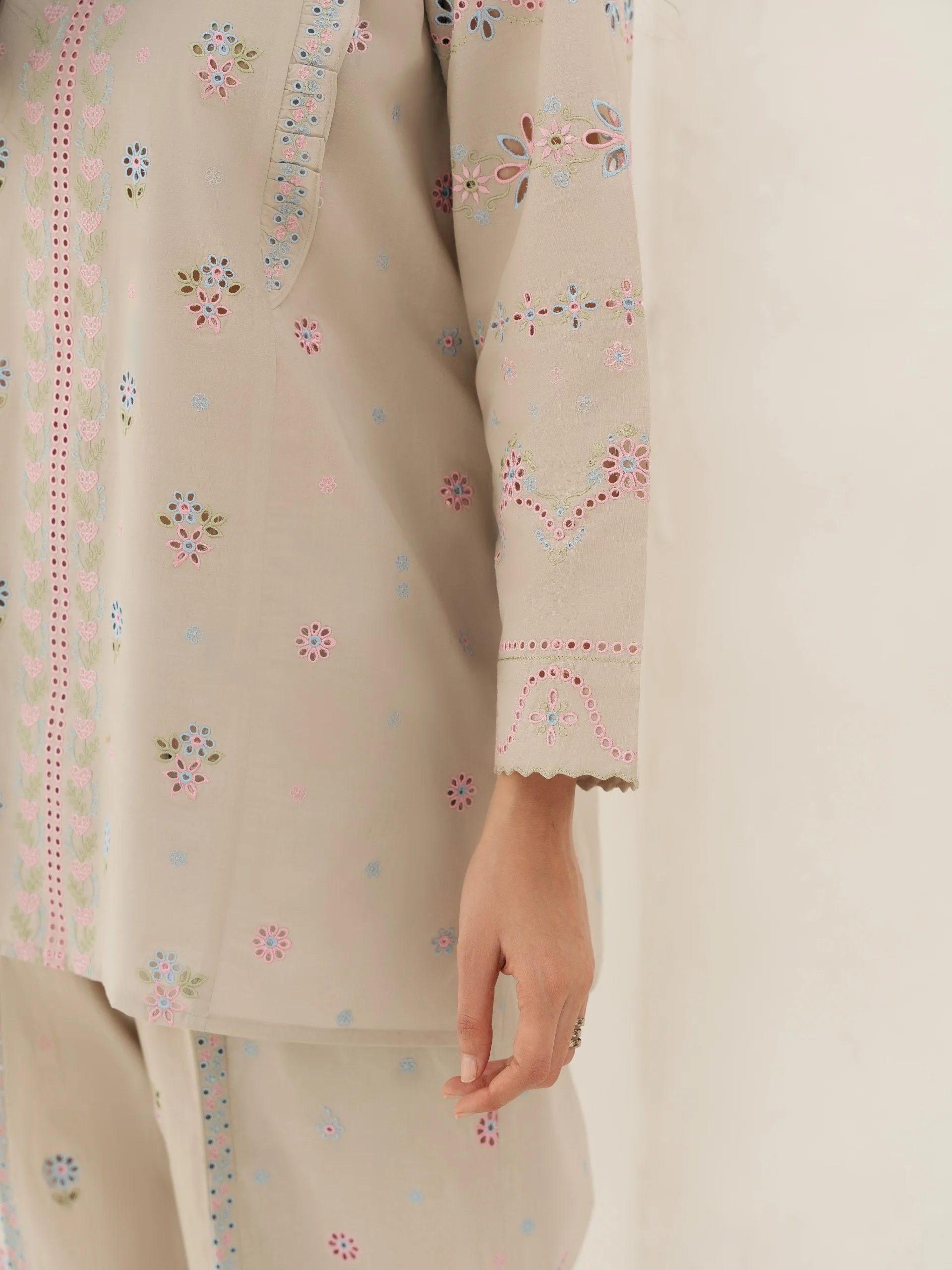 Look 38 - Image 2